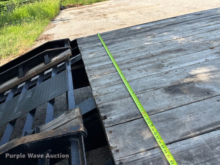 image for item DZ4112 2004 Overbilt equipment trailer