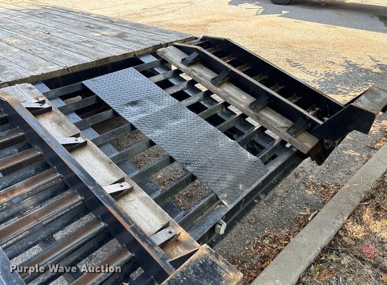 image for item DZ4112 2004 Overbilt equipment trailer