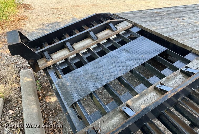 image for item DZ4112 2004 Overbilt equipment trailer