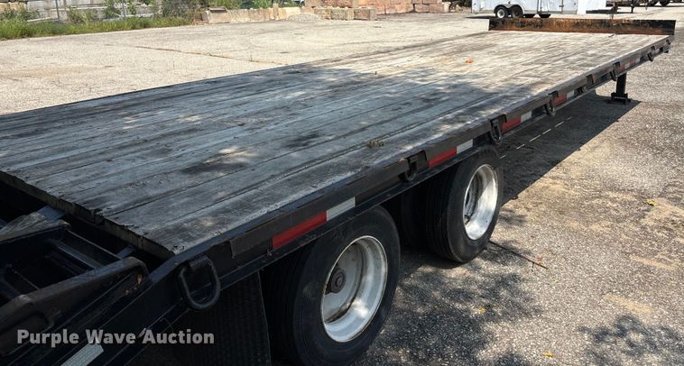 image for item DZ4112 2004 Overbilt equipment trailer