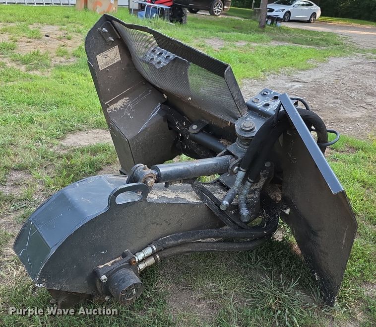 image for item DZ6116 2022 Bobcat SG30 skid steer stump grinder