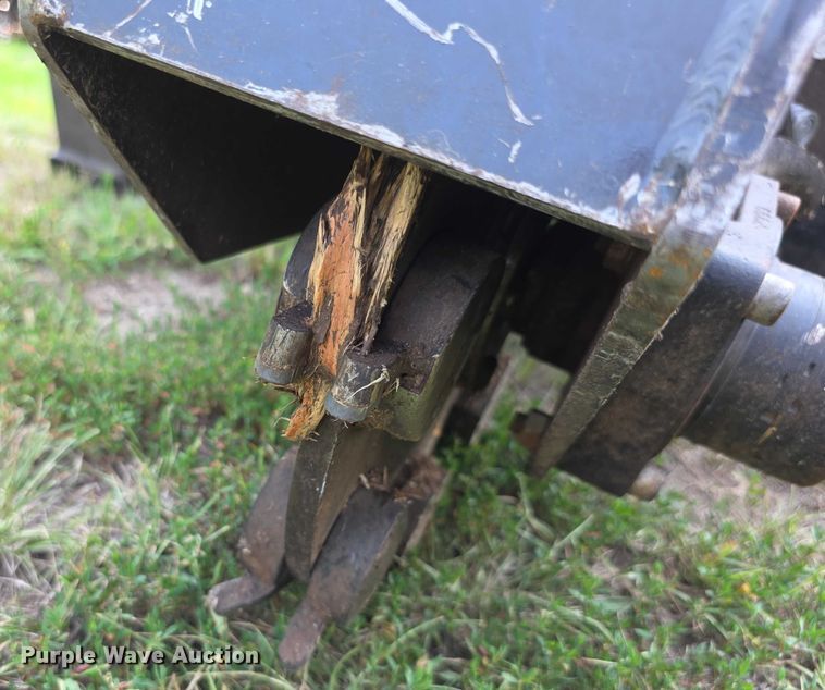 image for item DZ6116 2022 Bobcat SG30 skid steer stump grinder