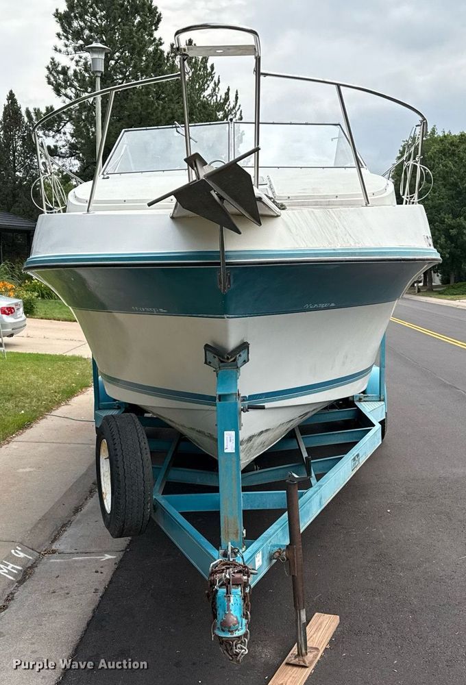 image for item DZ8689 1990 Carver Montego boat