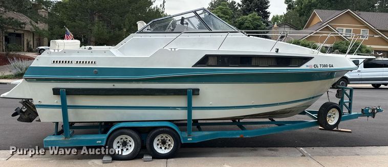 image for item DZ8689 1990 Carver Montego boat