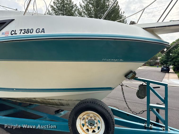 image for item DZ8689 1990 Carver Montego boat