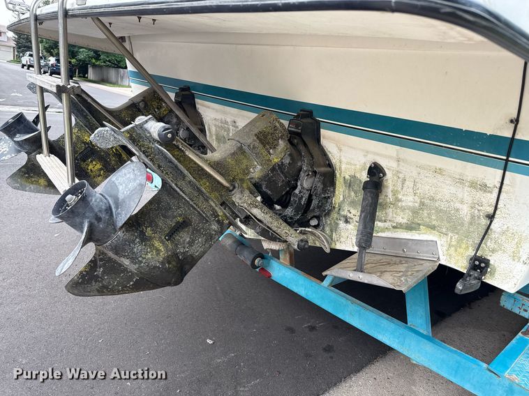 image for item DZ8689 1990 Carver Montego boat