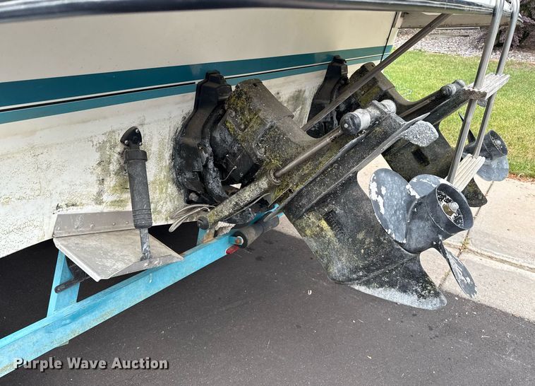 image for item DZ8689 1990 Carver Montego boat