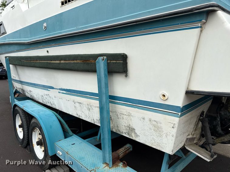 image for item DZ8689 1990 Carver Montego boat