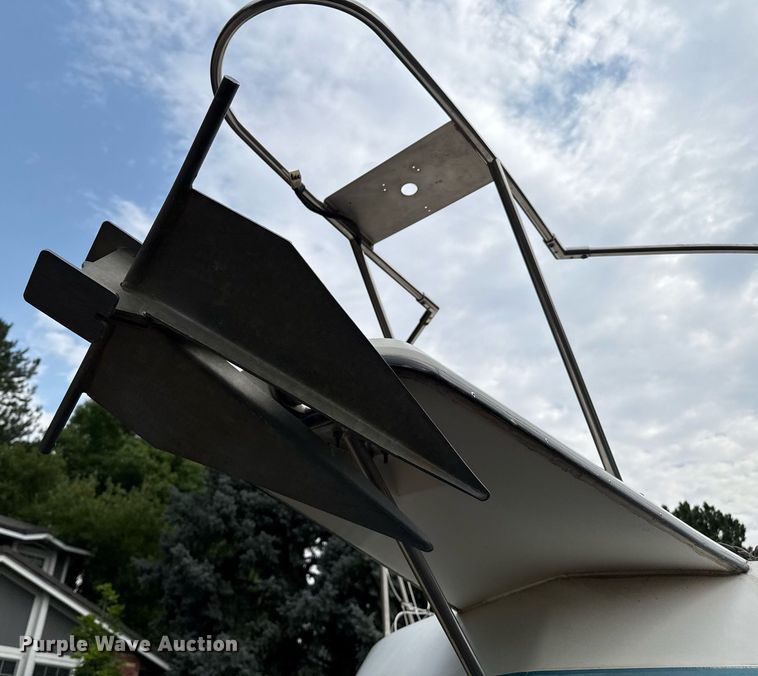 image for item DZ8689 1990 Carver Montego boat