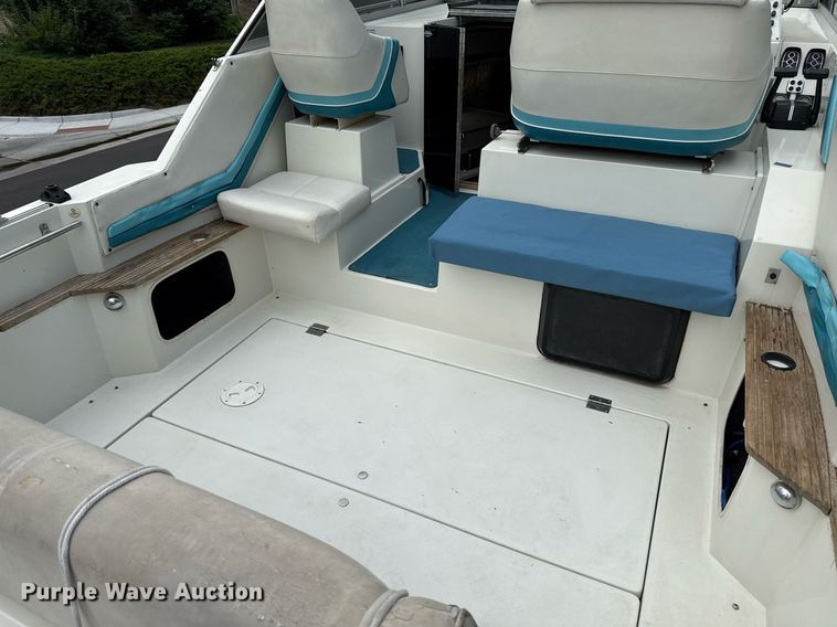 image for item DZ8689 1990 Carver Montego boat