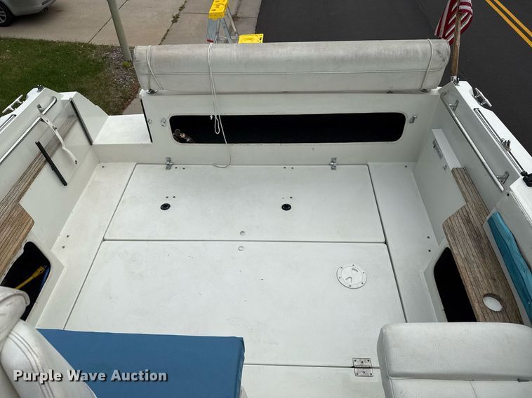 image for item DZ8689 1990 Carver Montego boat