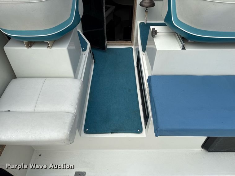 image for item DZ8689 1990 Carver Montego boat