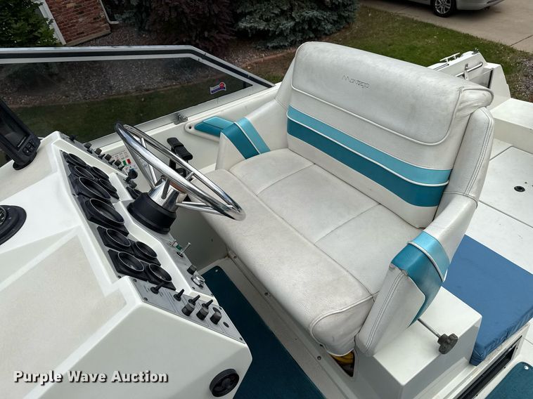 image for item DZ8689 1990 Carver Montego boat