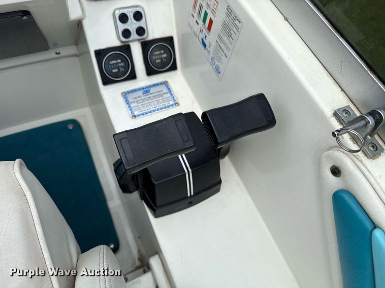 image for item DZ8689 1990 Carver Montego boat