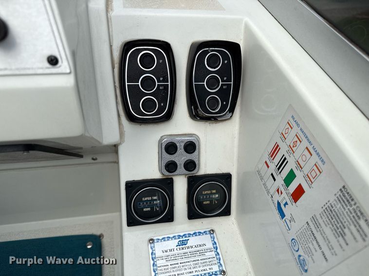 image for item DZ8689 1990 Carver Montego boat