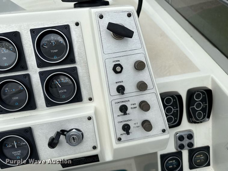 image for item DZ8689 1990 Carver Montego boat