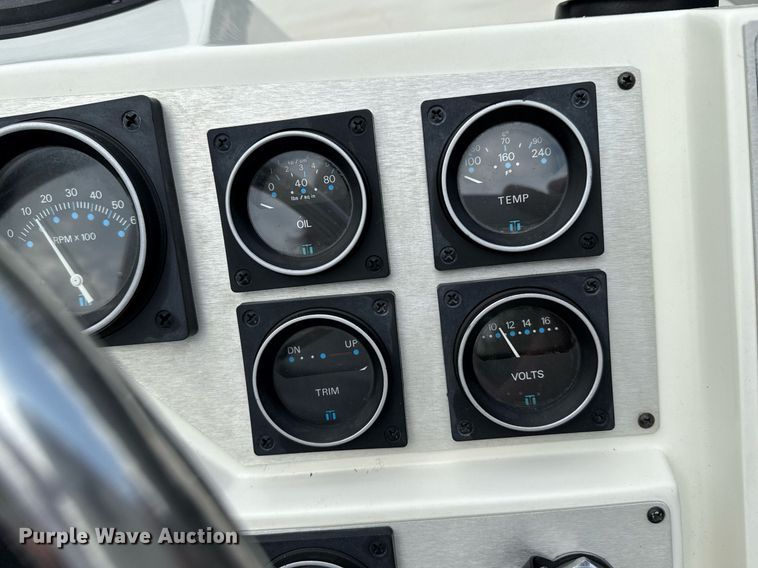 image for item DZ8689 1990 Carver Montego boat