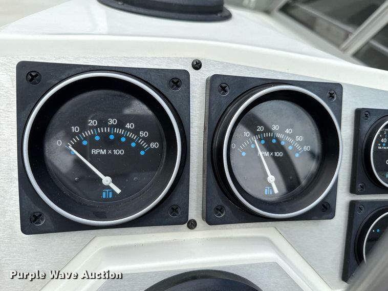 image for item DZ8689 1990 Carver Montego boat