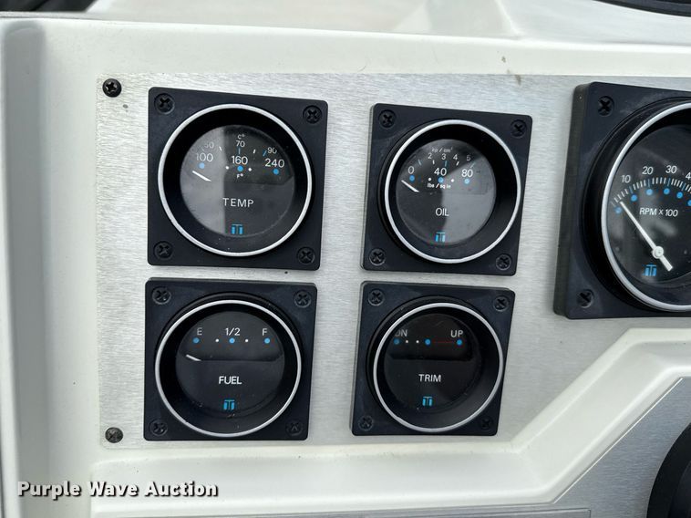 image for item DZ8689 1990 Carver Montego boat