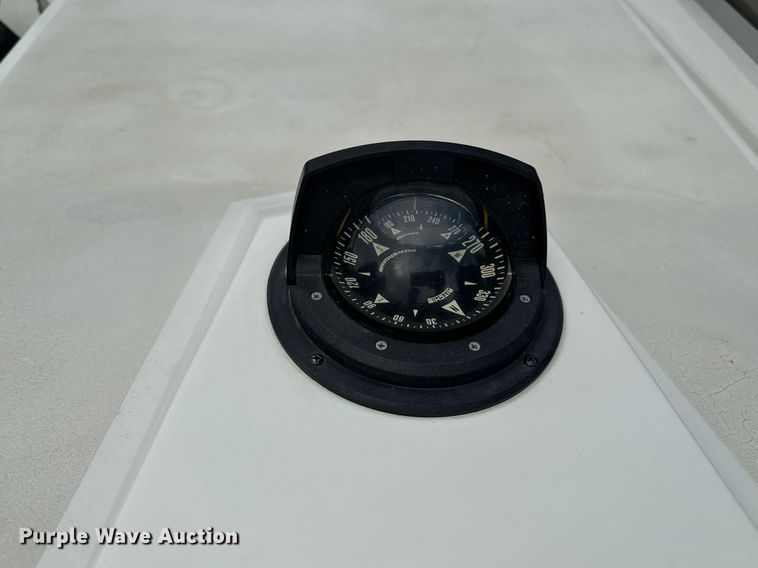 image for item DZ8689 1990 Carver Montego boat