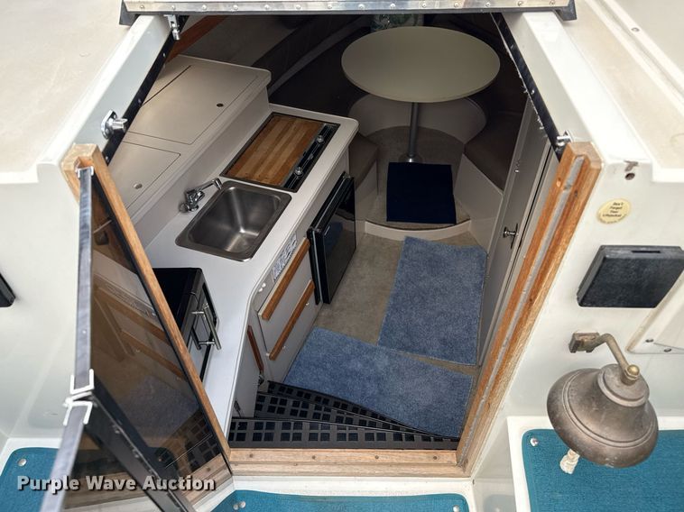 image for item DZ8689 1990 Carver Montego boat