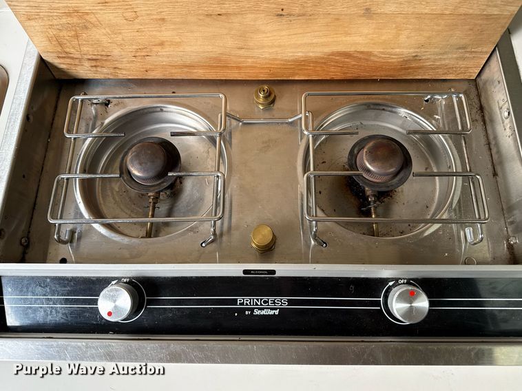 image for item DZ8689 1990 Carver Montego boat