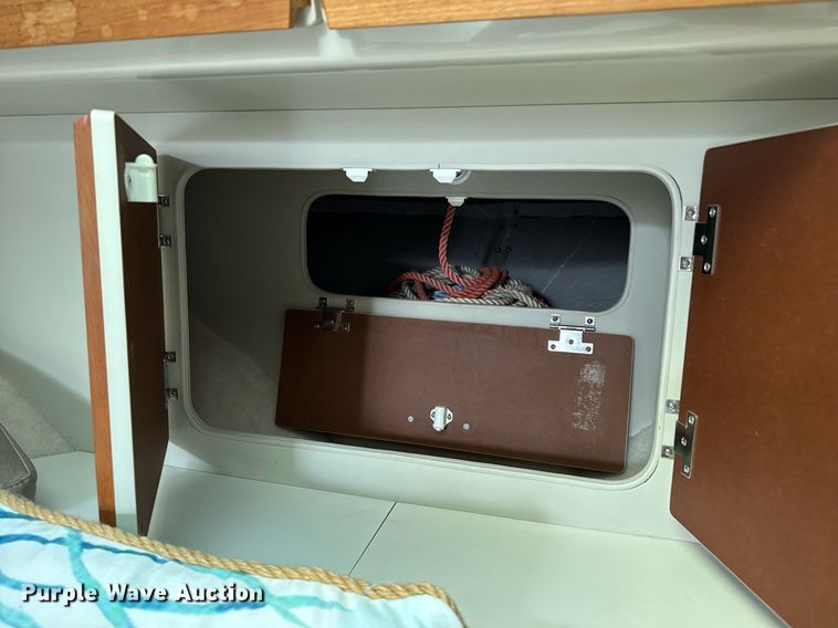 image for item DZ8689 1990 Carver Montego boat