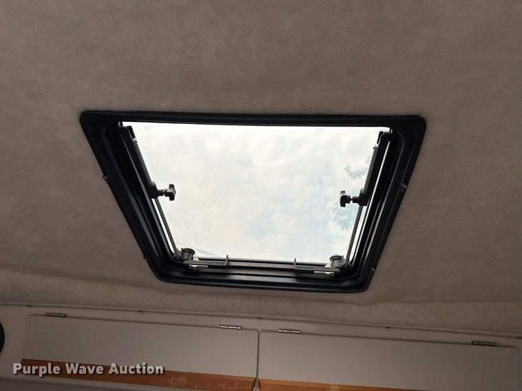 image for item DZ8689 1990 Carver Montego boat