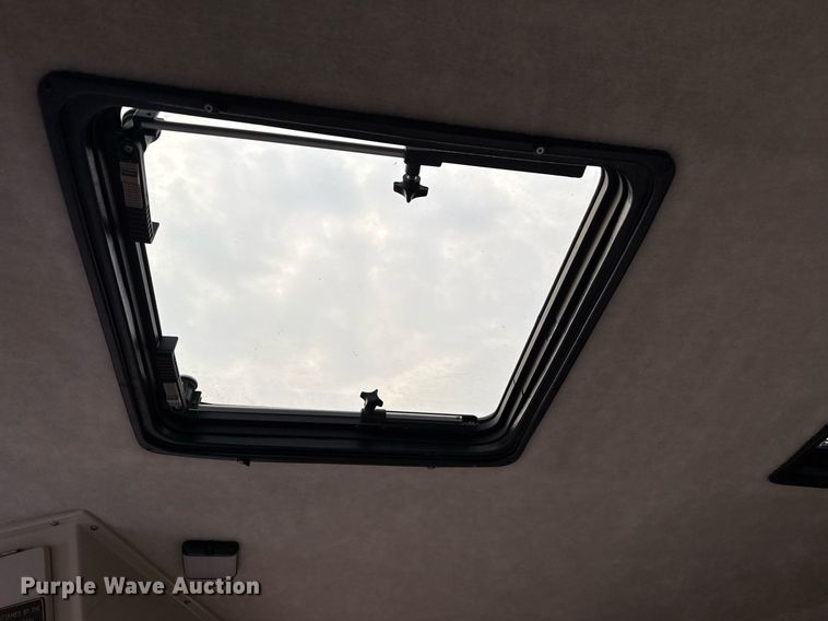 image for item DZ8689 1990 Carver Montego boat