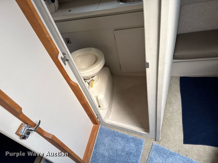 image for item DZ8689 1990 Carver Montego boat