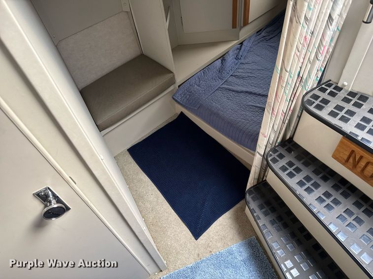 image for item DZ8689 1990 Carver Montego boat