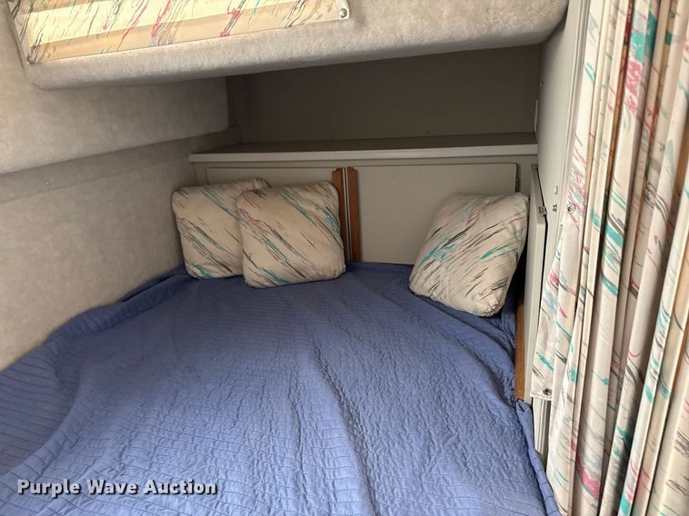 image for item DZ8689 1990 Carver Montego boat