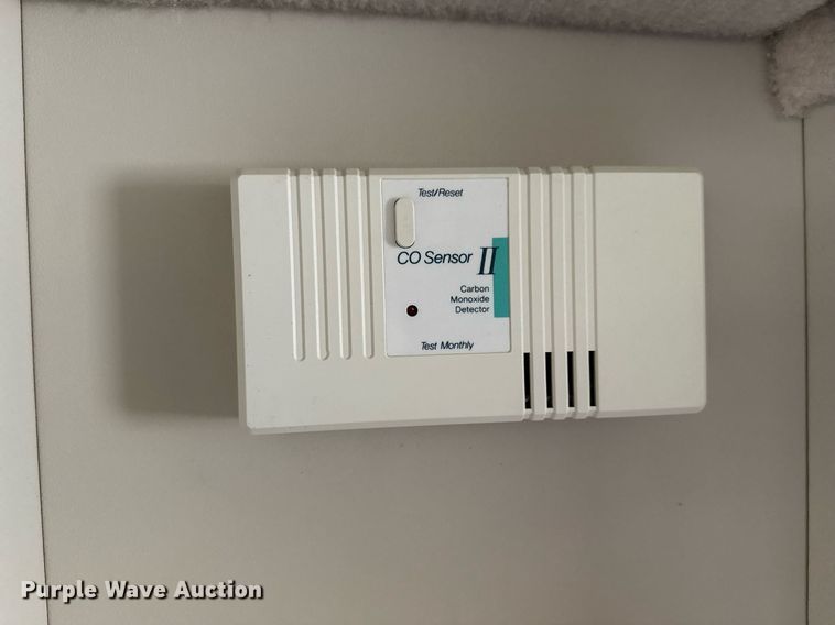 image for item DZ8689 1990 Carver Montego boat