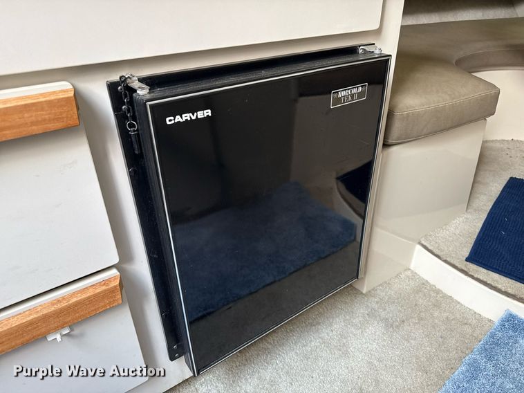 image for item DZ8689 1990 Carver Montego boat