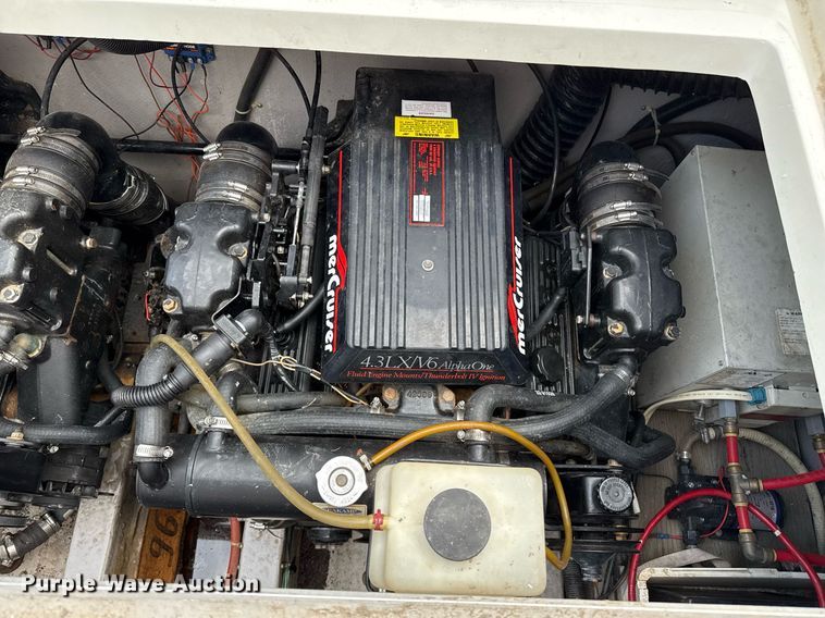 image for item DZ8689 1990 Carver Montego boat