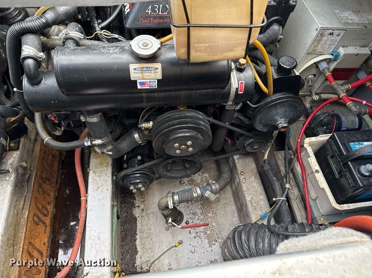 image for item DZ8689 1990 Carver Montego boat