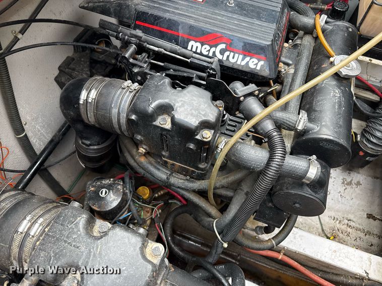 image for item DZ8689 1990 Carver Montego boat