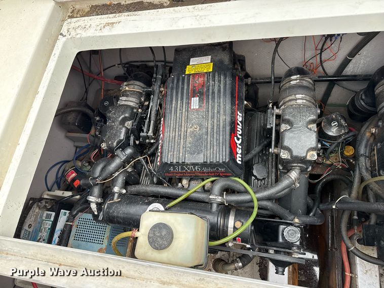 image for item DZ8689 1990 Carver Montego boat