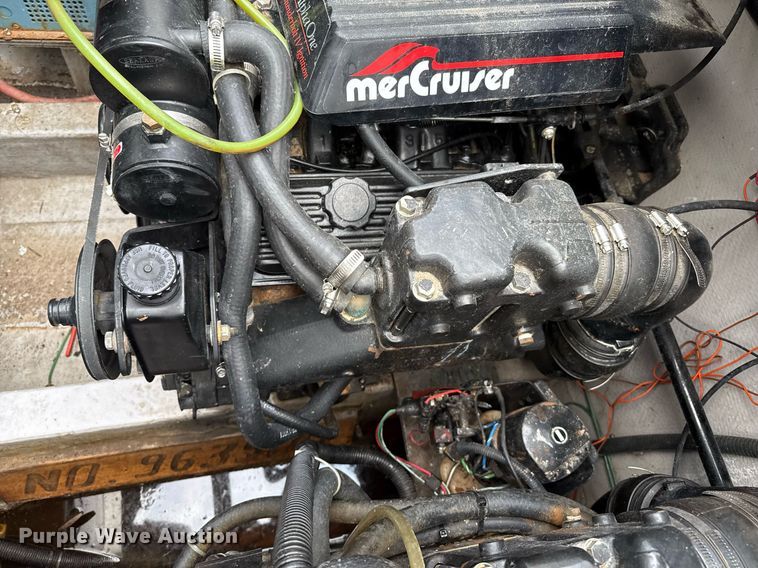 image for item DZ8689 1990 Carver Montego boat