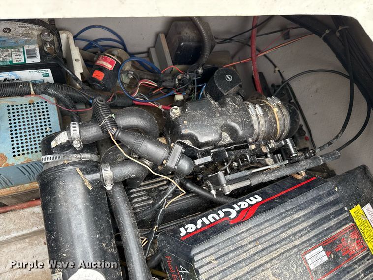 image for item DZ8689 1990 Carver Montego boat