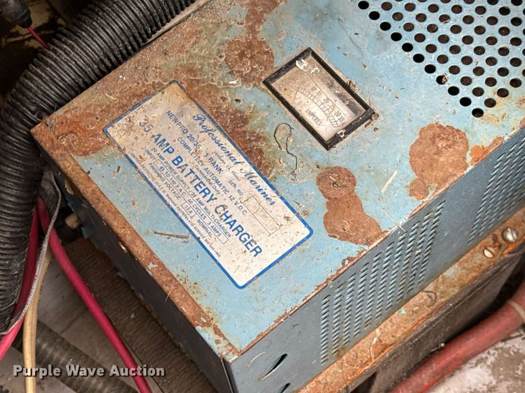 image for item DZ8689 1990 Carver Montego boat