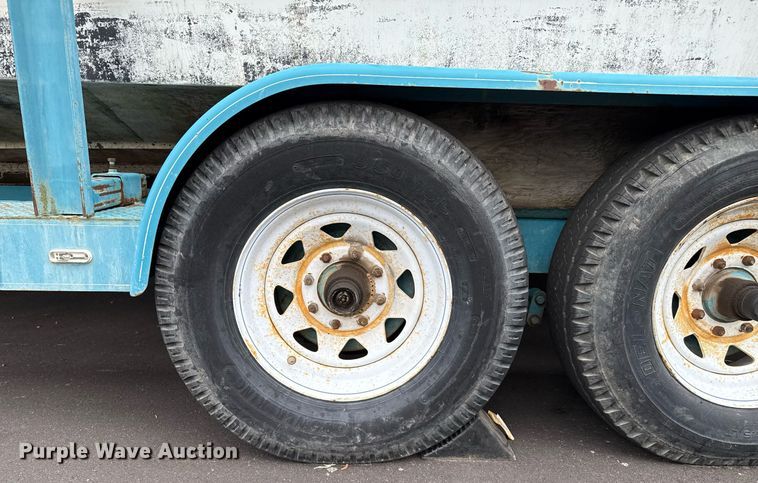 image for item DZ8689 1990 Carver Montego boat