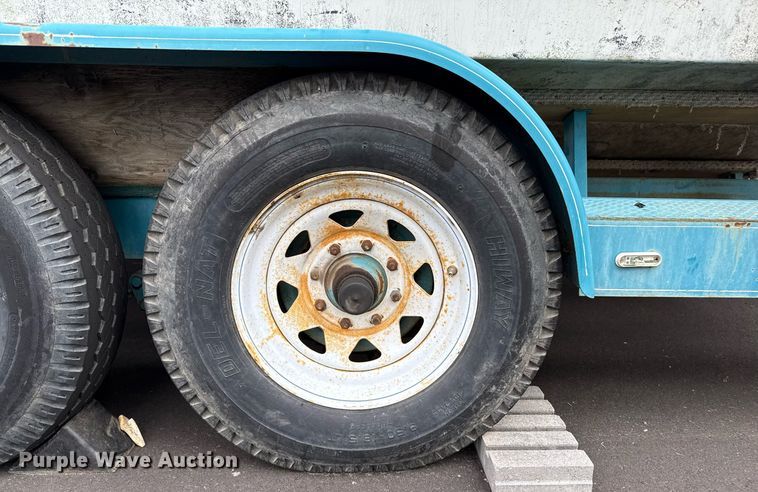 image for item DZ8689 1990 Carver Montego boat