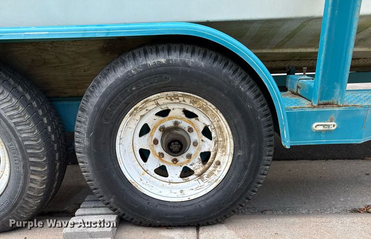 image for item DZ8689 1990 Carver Montego boat