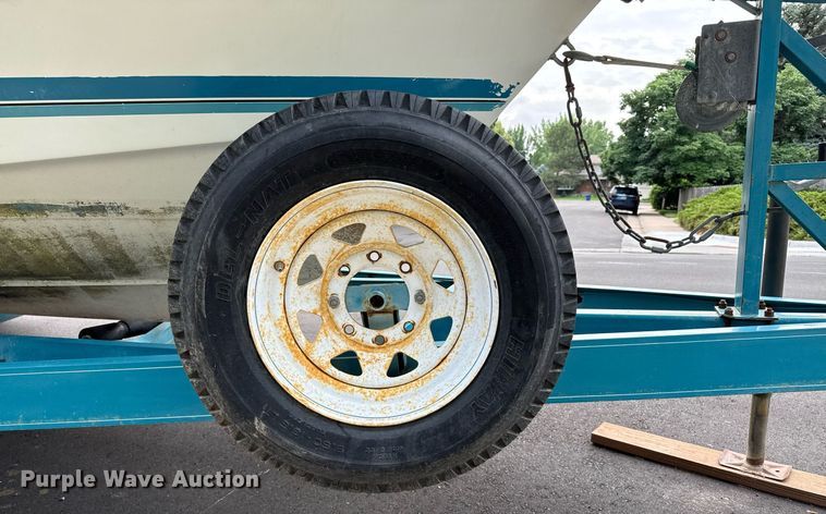 image for item DZ8689 1990 Carver Montego boat