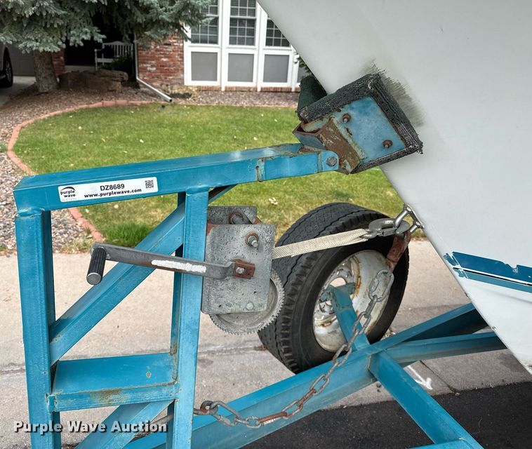 image for item DZ8689 1990 Carver Montego boat