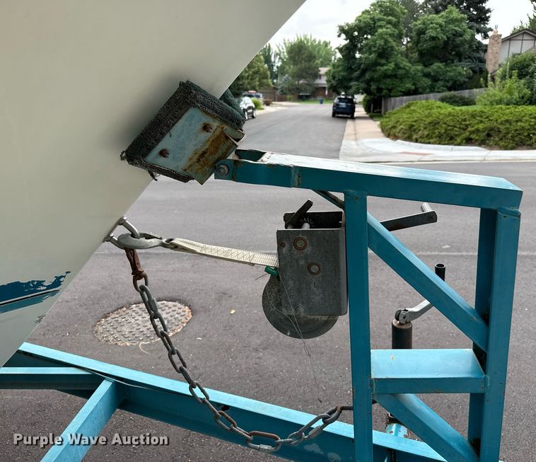 image for item DZ8689 1990 Carver Montego boat