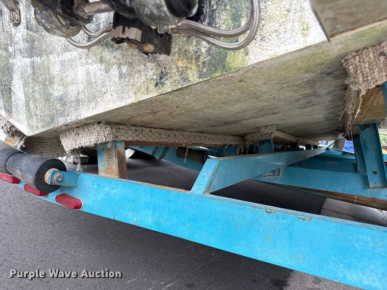 image for item DZ8689 1990 Carver Montego boat