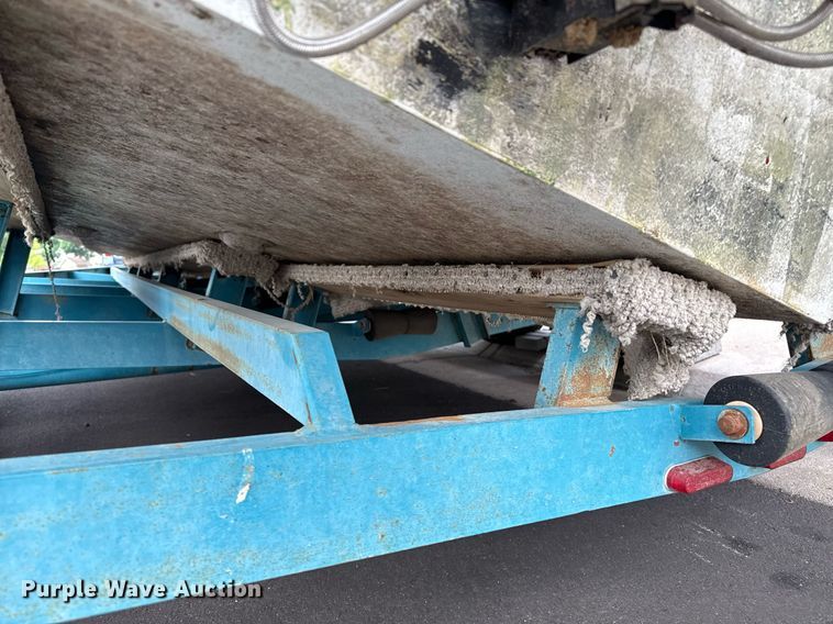 image for item DZ8689 1990 Carver Montego boat