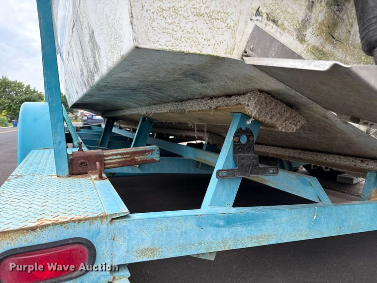 image for item DZ8689 1990 Carver Montego boat